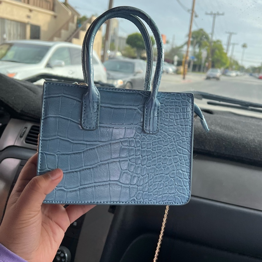 Forever 21 small chain handbag 👜 - Picture 2 of 5